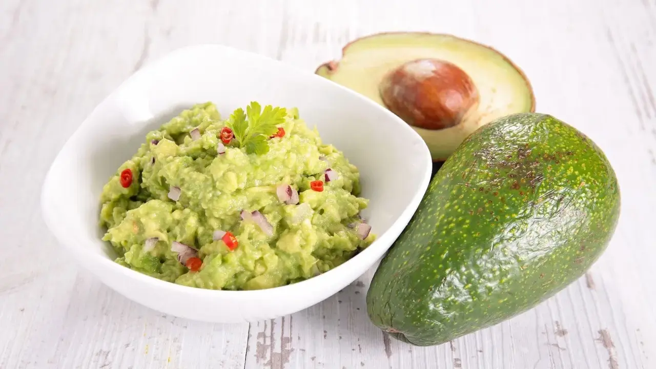 Pasta guacamole do czego? Odkryj najlepsze pomysły na dania