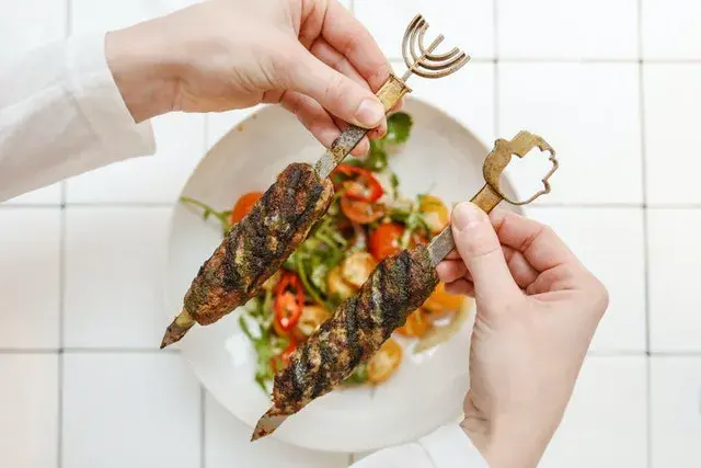 Czy kebab jest ciężkostrawny? Poznaj prawdę o jego wpływie na trawienie