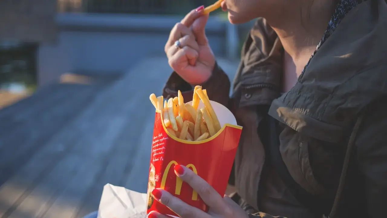 Chrupiące frytki z McDonald's? Odgrzej je jak ekspert!