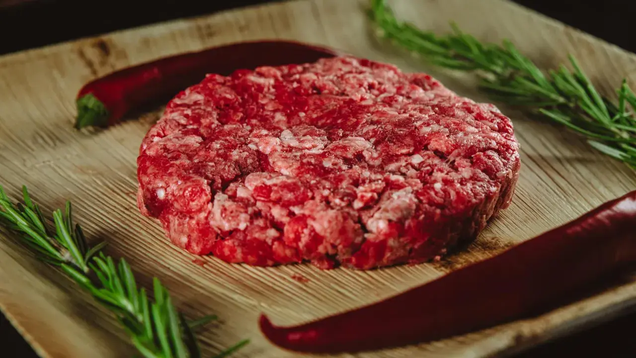 Wołowina Angus w burgerze: Czy warto dopłacać za premium?