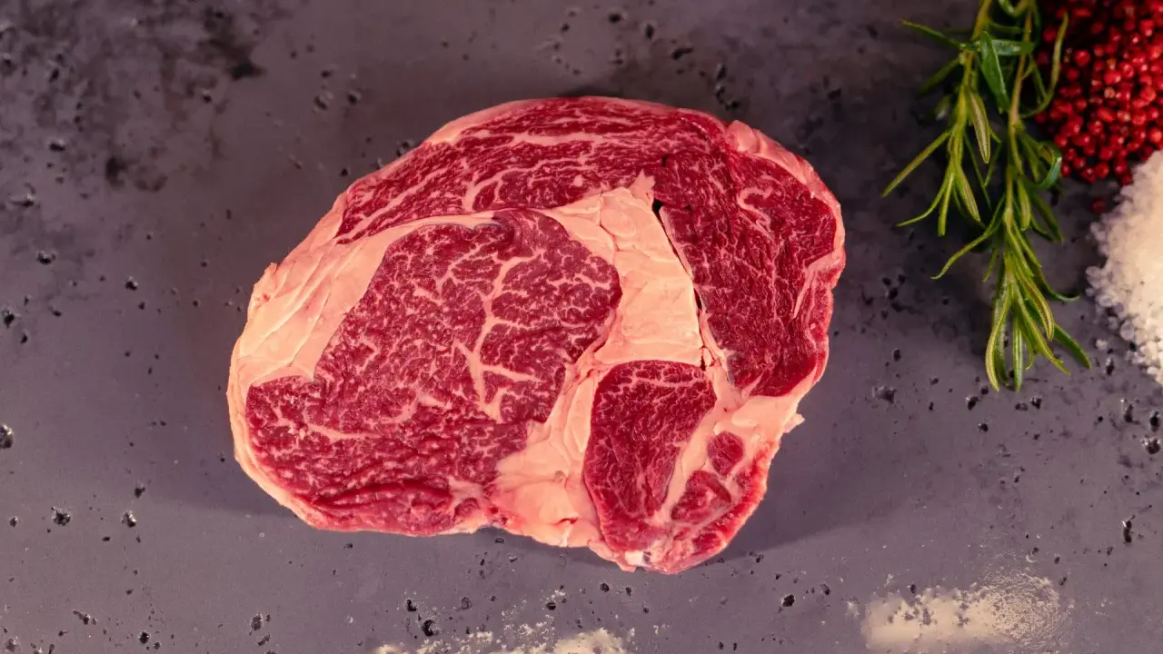 Wysoka cena steka sezonowanego? Zrozum, co ją tworzy!