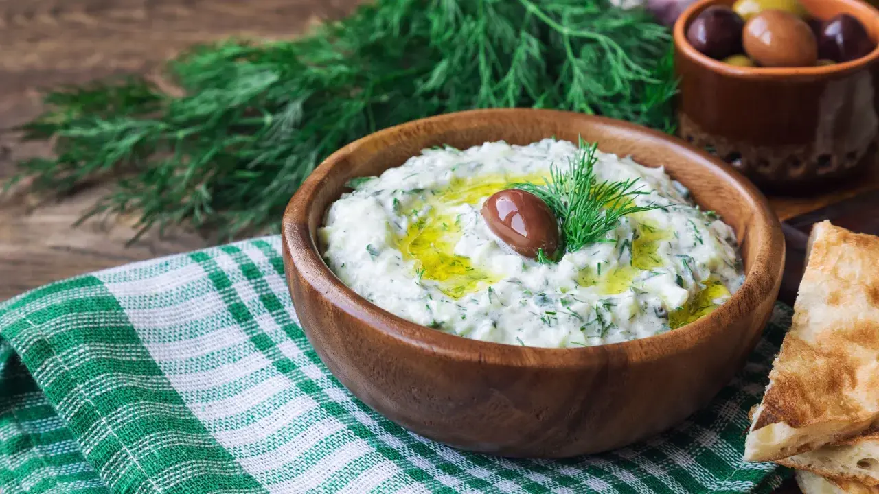 Tzatziki do gyrosa: Autentyczny przepis, który pokocha Twoje podniebienie