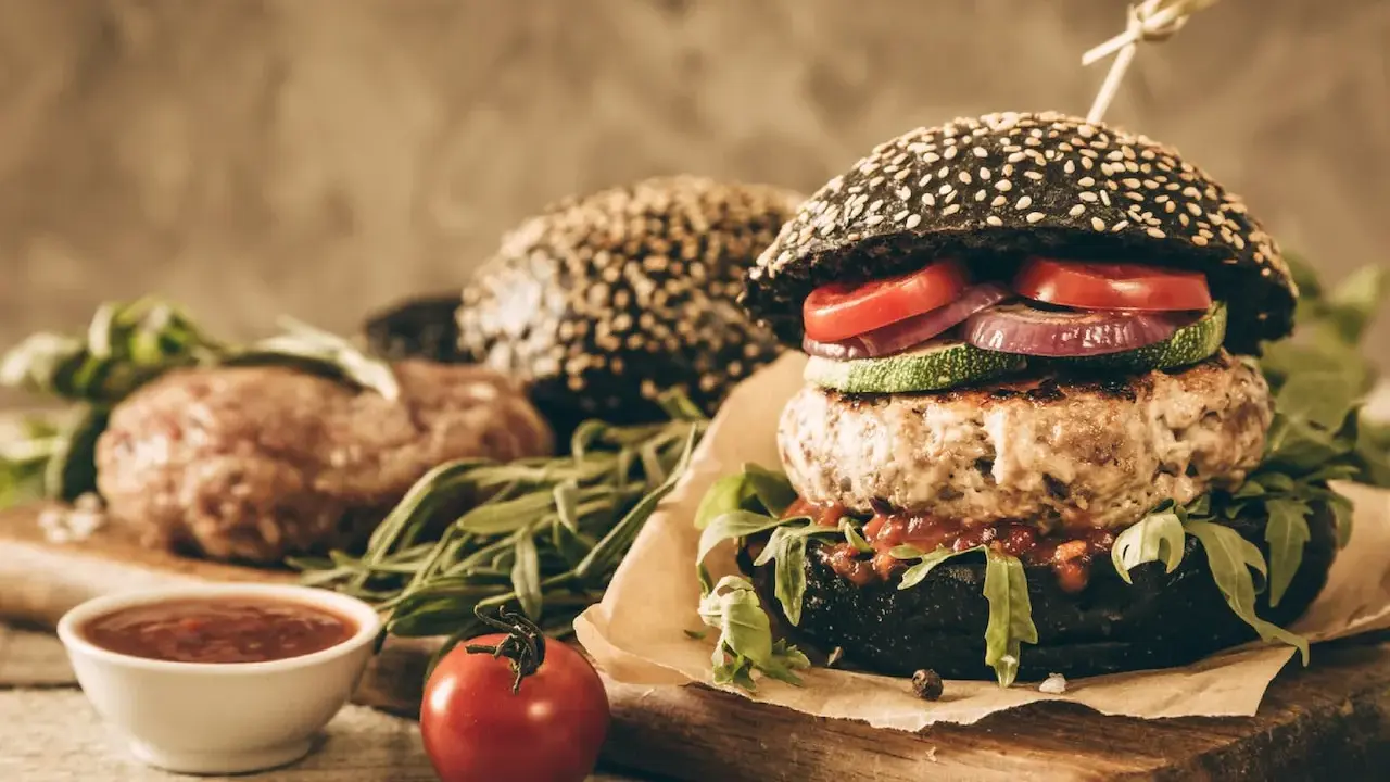 Jak uniknąć kurczenia burgerów? Sekrety soczystych kotletów