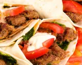 Ile kalorii mały kebab? Sprawdź, co wpływa na jego wartość energetyczną
