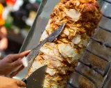 Ile kalorii ma kebab z kurczakiem? Zaskakujące różnice w kaloryczności
