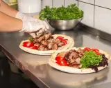 Kebab na talerzu: Jaka gramatura mięsa jest uczciwa? Sprawdź!