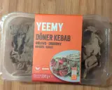 Opakowanie kebaba z wołowiny z widocznym mięsem i etykietą z informacjami o produkcie.