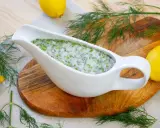 Idealny sos koperkowy do ziemniaków z ogniska: przepis i porady