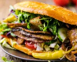 Ile kalorii ma kebab z frytkami? Sprawdź, co naprawdę jesz