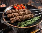 Kebab jakie mięso wybrać? Odkryj najlepsze opcje dla siebie