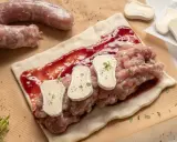 Kiełbasa w cieście - prosty przepis, który zaskoczy Twoich gości