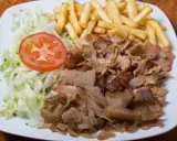 Z czego jest kebab? Odkryj składniki i tajemnice tego dania