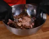 Jakie przyprawy do sosu z mięsa wieprzowego, aby wzbogacić smak?