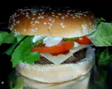 Sos serowy cheddar do burgerów: przepis, który odmieni Twoje danie!