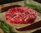 Wołowina Angus w burgerze: Czy warto dopłacać za premium?