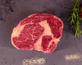 Wysoka cena steka sezonowanego? Zrozum, co ją tworzy!