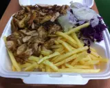 Gyros czy Kebab? Rozwiej wątpliwości! Różnice w mięsie i sosach