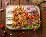 Shoarma a kebab: czy wiesz, co naprawdę jesz? Kluczowe różnice!
