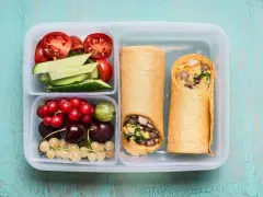 Sałatka z zielonej soczewicy: Jak stworzyć idealny lunchbox na wynos?