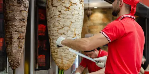Nieświeży kebab? Rozpoznaj sygnały i chroń swoje zdrowie!