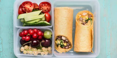 Sałatka z zielonej soczewicy: Jak stworzyć idealny lunchbox na wynos?
