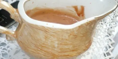Ketchup z majonezem do frytek? Odkryj sekrety kultowego sosu!