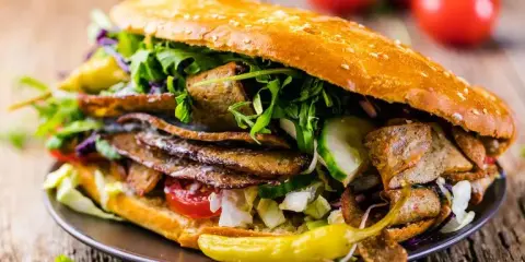 Czy kebab jest niezdrowy? Odkryj ukryte zagrożenia dla zdrowia