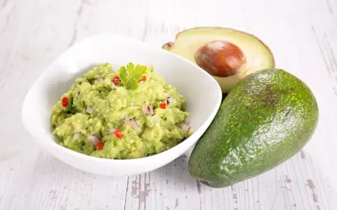 Pasta guacamole do czego? Odkryj najlepsze pomysły na dania
