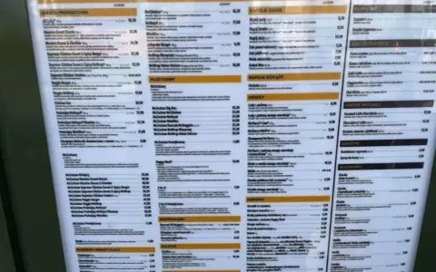 McChicken cena 16,20 zł. Klasyczna oferta McDonald's z McChickenem i innymi ulubionymi pozycjami.