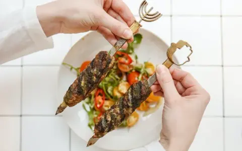 Czy kebab jest ciężkostrawny? Poznaj prawdę o jego wpływie na trawienie