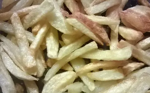 Frytki na smalcu: przepis na chrupkość i smak, jakich nie znasz!