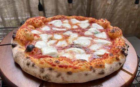 Pizza: Salami, Pepperoni, Chorizo Co wybrać i dlaczego?