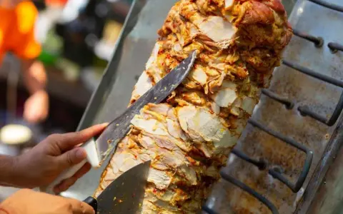 Ile kalorii ma kebab z kurczakiem? Zaskakujące różnice w kaloryczności