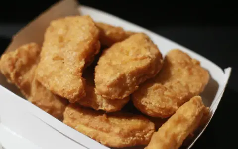 Z czego są Nuggetsy McDonald's? Prawda o składzie i bez MOM!