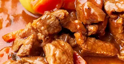 Jaka cielęcina na gulasz? Odkryj najlepsze kawałki mięsa