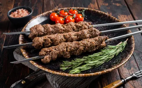 Kebab jakie mięso wybrać? Odkryj najlepsze opcje dla siebie