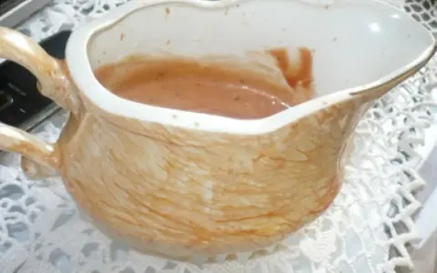 Ketchup z majonezem do frytek? Odkryj sekrety kultowego sosu!