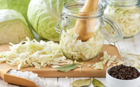 Kebab: Kapusta kiszona czy marynowana? Sekrety smaku i zdrowia