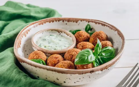 Falafel w tortilli: Zdrowy hit czy kaloryczna pułapka?