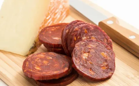 Chorizo: Co to jest? Łagodne czy ostre? Pełny przewodnik.