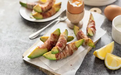 Odkryj keto frytki z awokado w boczku: Szybka i chrupiąca przekąska