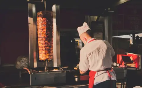 Ile kosztuje kebab w Niemczech? Zaskakujące ceny w miastach
