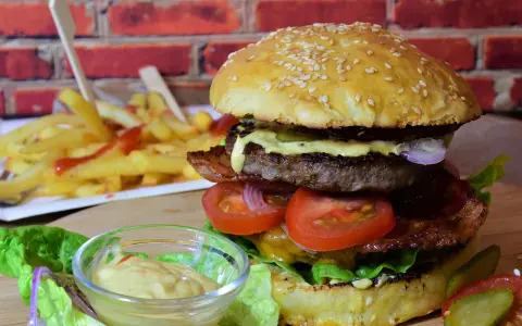 Mięso kraftowe czy mielone z kuli? Wybierz idealny burger!