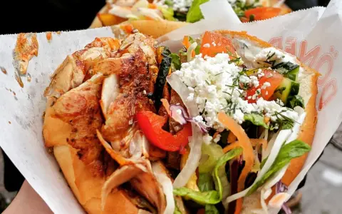 Kebab w cieście: Ile kalorii i jak go odchudzić? Poradnik.