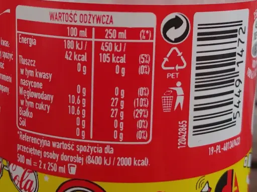 Etykieta napoju z informacją o wartościach odżywczych. Cola zero kalorie, bez cukru, idealna dla dbających o linię.