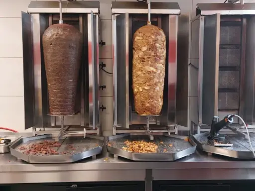 Ile gram mięsa w kebabie? Zaskakujące różnice, które musisz znać