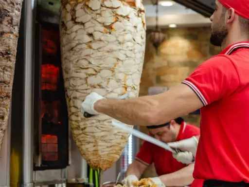 Nieświeży kebab? Rozpoznaj sygnały i chroń swoje zdrowie!
