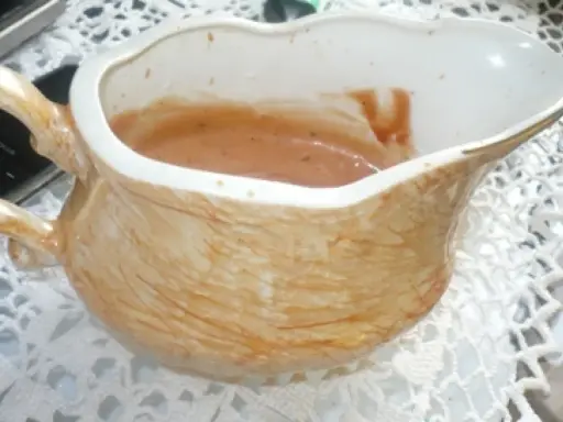 Ketchup z majonezem do frytek? Odkryj sekrety kultowego sosu!