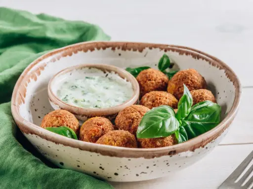 Falafel w tortilli: Zdrowy hit czy kaloryczna pułapka?