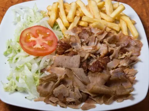 Z czego jest kebab? Odkryj składniki i tajemnice tego dania